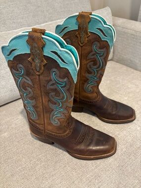 Justin Ladies Leather Cowboy Boots with Turquoise Upper Accents